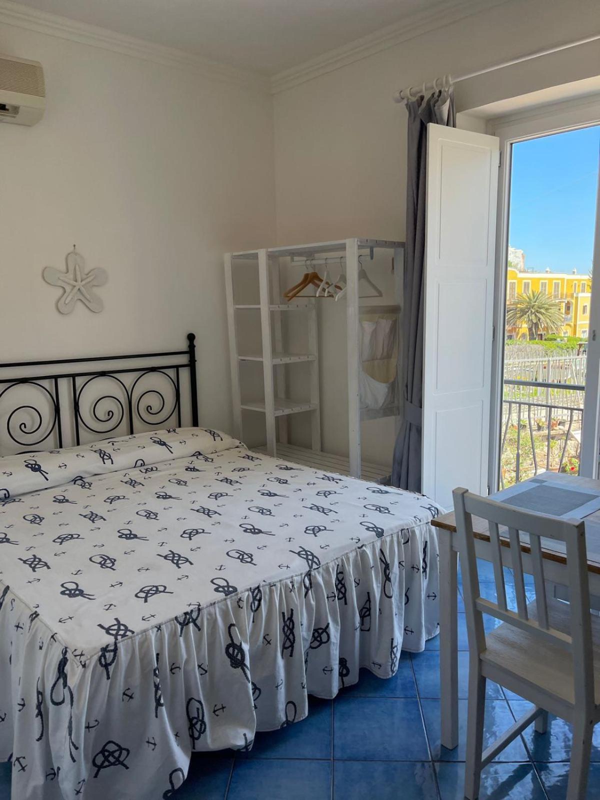 Ponza Inn- Casa Giovanna Экстерьер фото